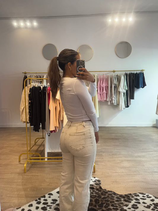 Jeans beige à boutons dorés