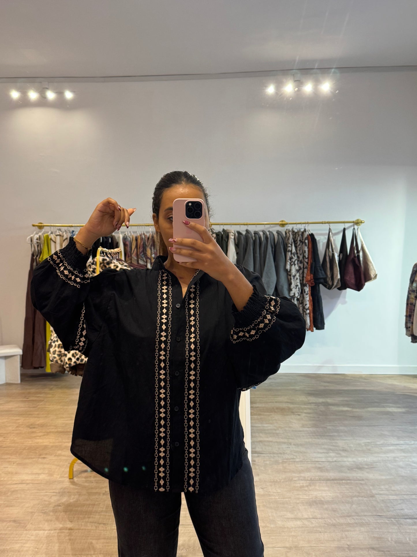 Chemisier noir bohème à motif