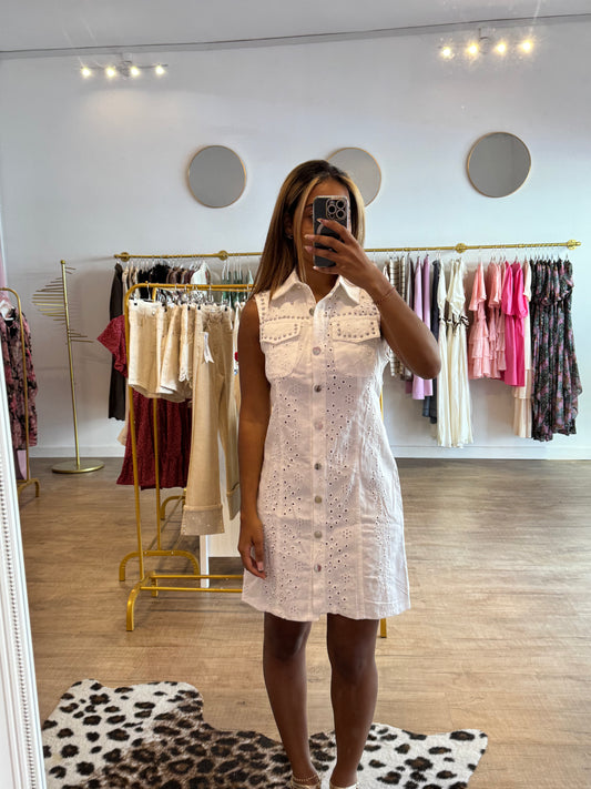 Robe blanche à clous
