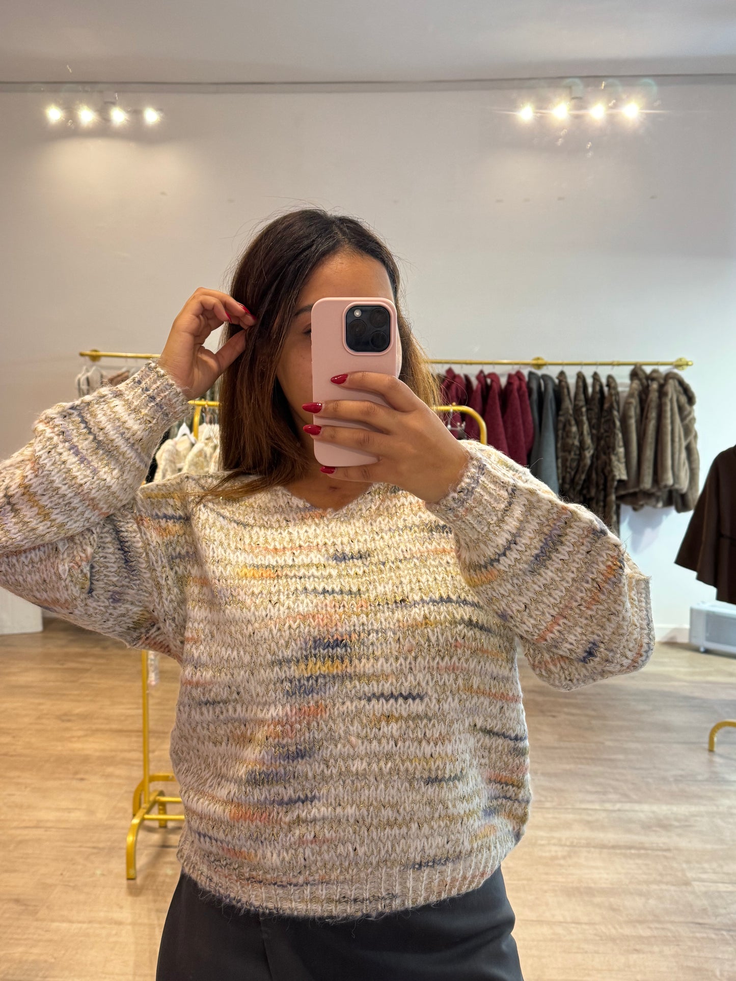 Pull Beige – Détails saumon & Touches Dorées