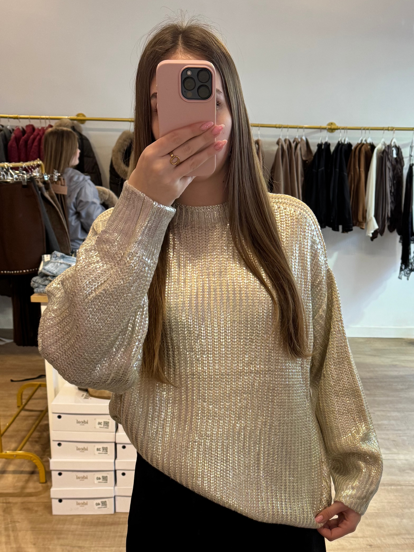 Pull beige à détails argentés & dorés