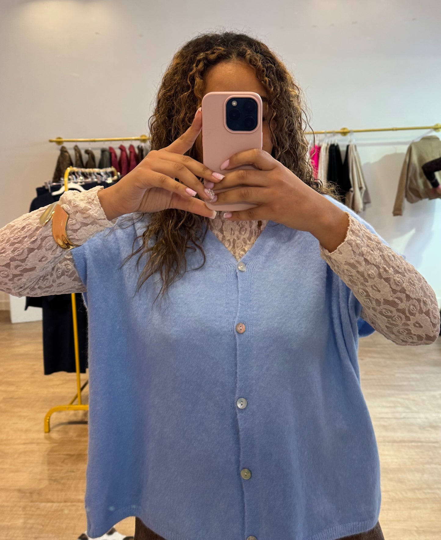 Pull en dentelle écru + gilet manches bleue