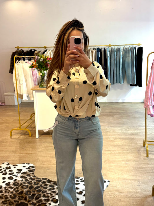 Blouse Élégance Crème à Pois Noirs et Boutons Dorés