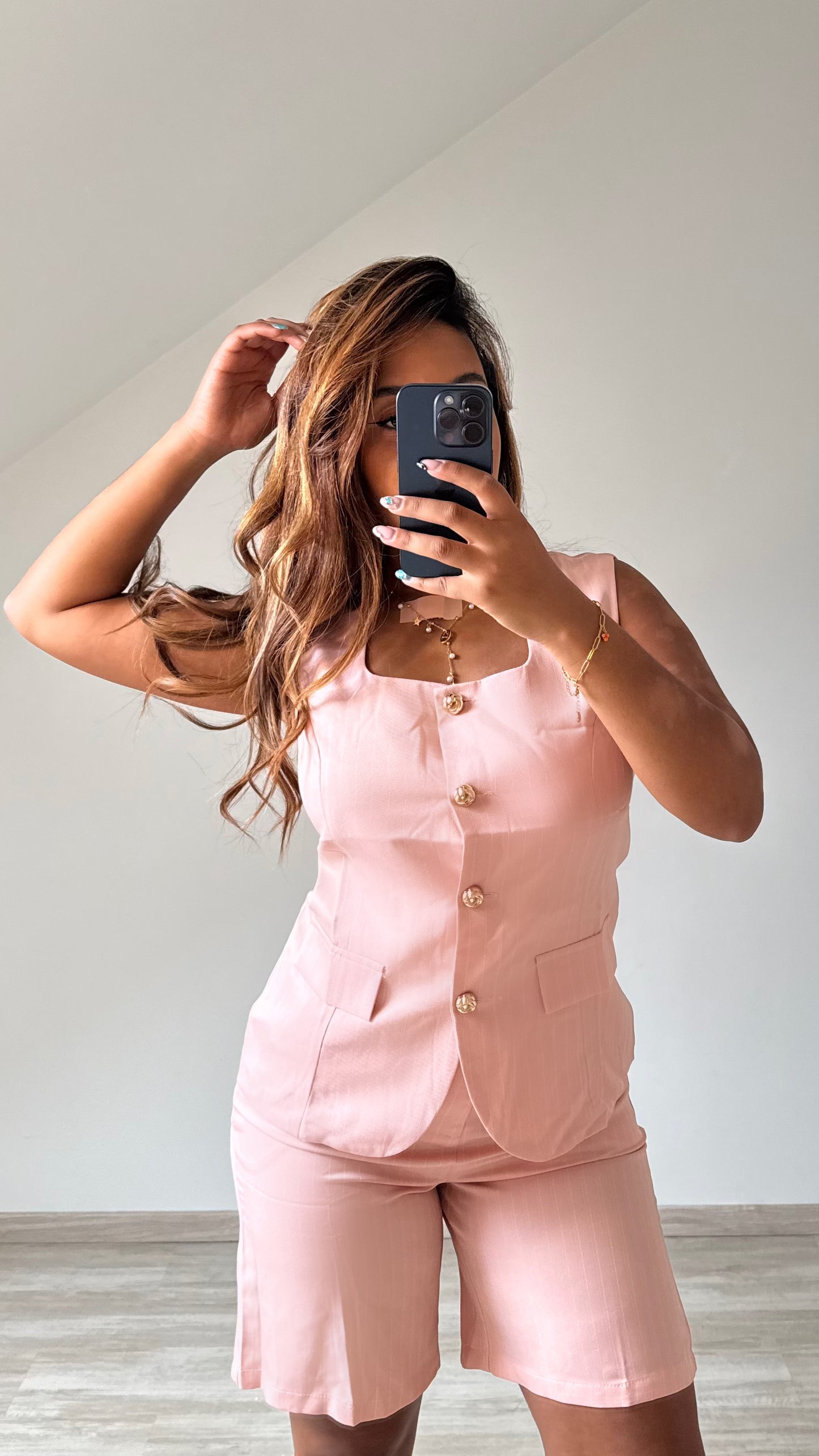 Top à bouton doré