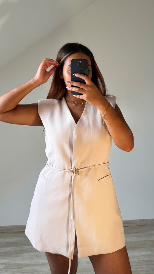 Haut beige ceinturé