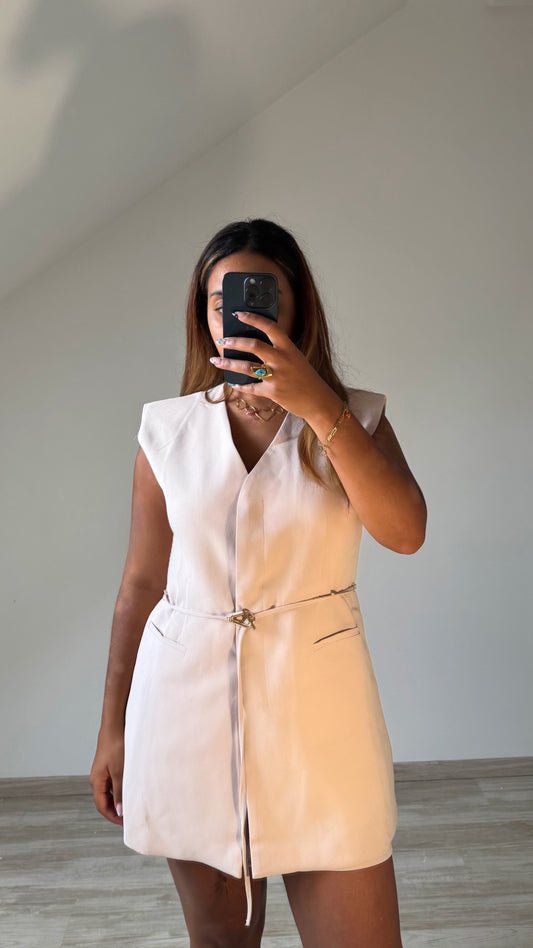 Haut beige ceinturé