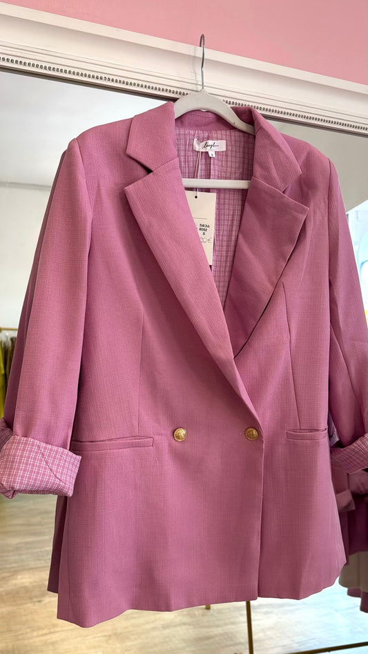 Blazer rose à boutons dorés