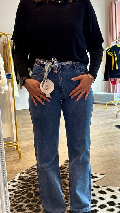 Jean avec foulard à la taille
