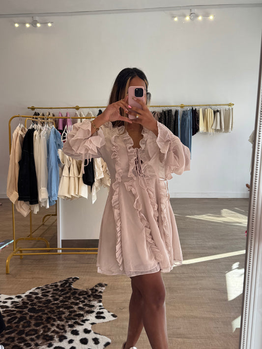 Robe fluide à volants et lacée au buste