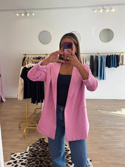 Blazer rose à boutons dorés