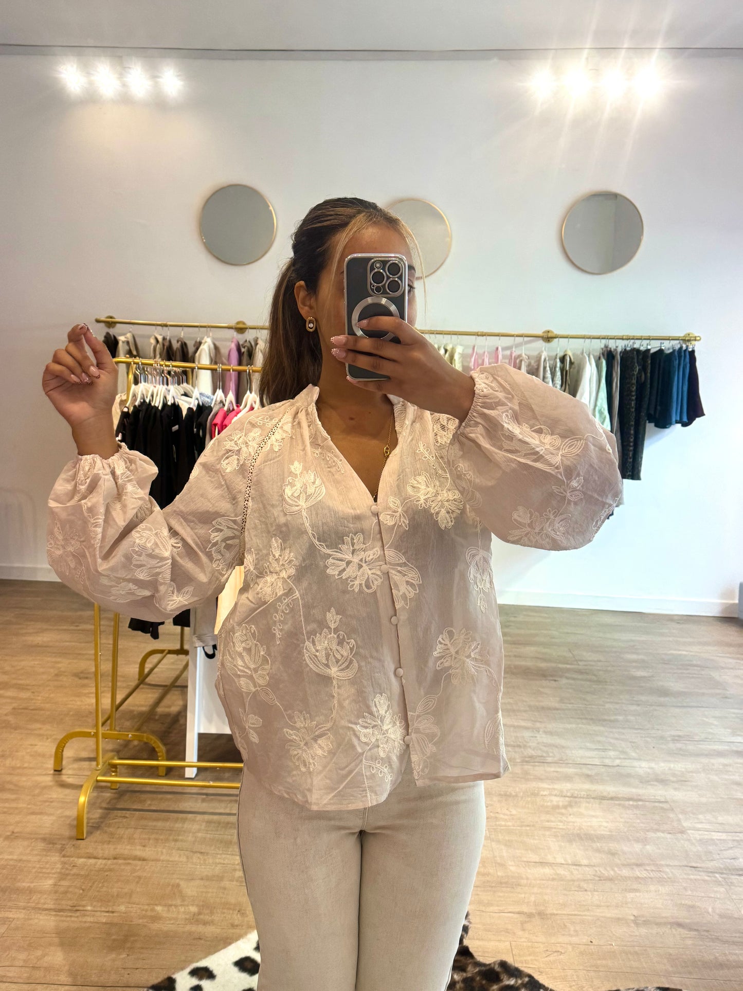 Chemisier beige satiné