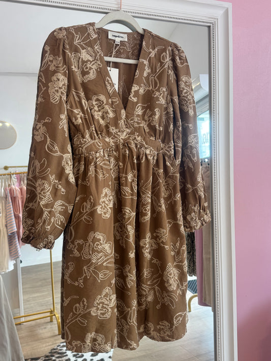 Robe à broderies