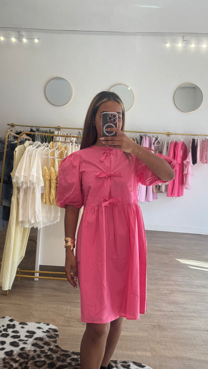 Robe rose à manches bouffantes