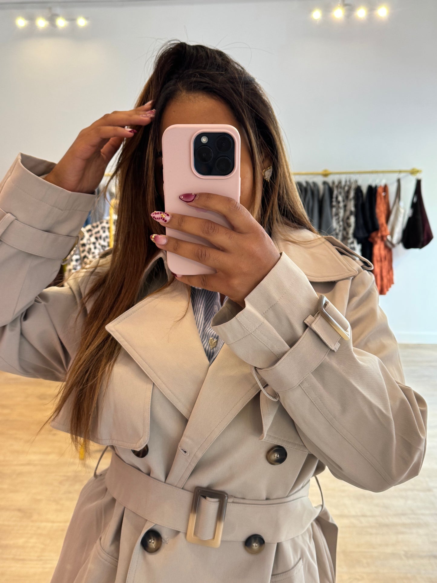 Trench long beige ceinturé