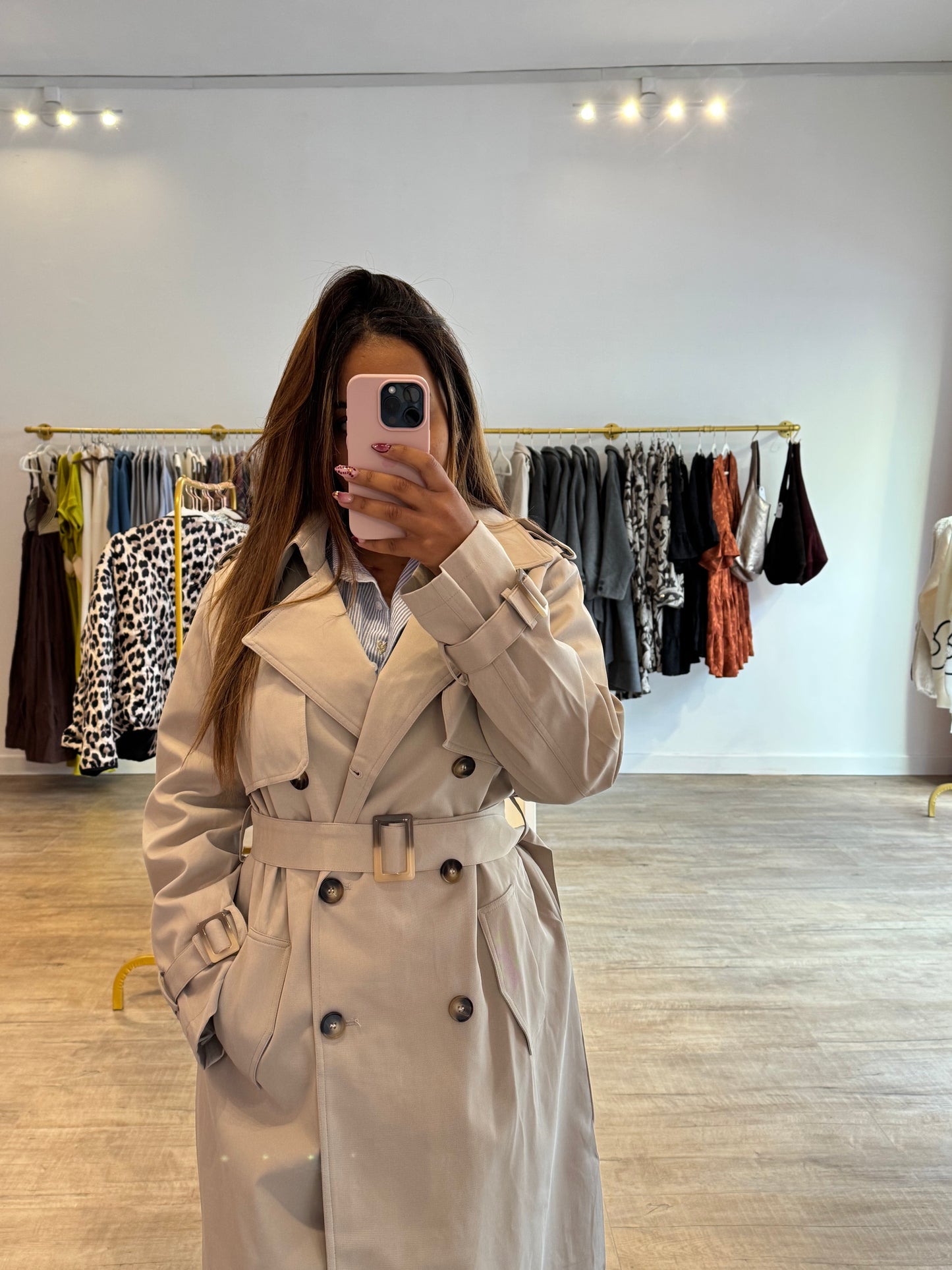 Trench long beige ceinturé