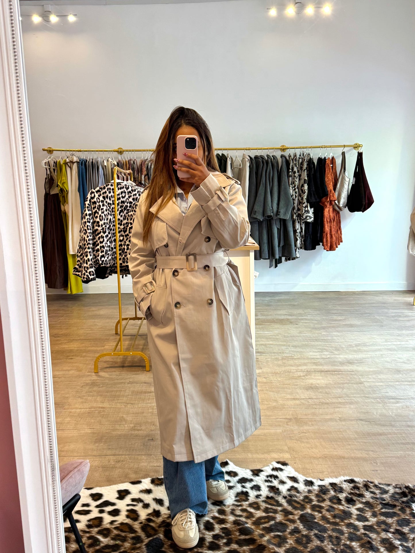 Trench long beige ceinturé