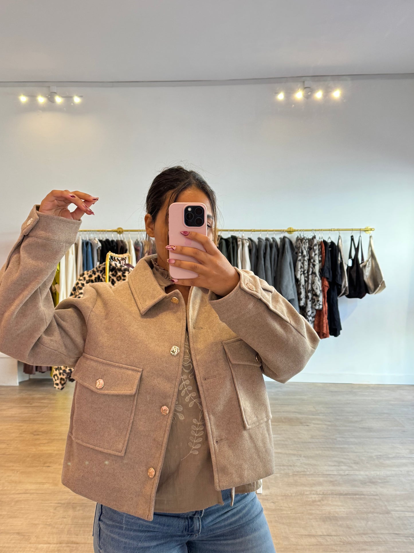 Trench Court Beige à Boutons Dorés