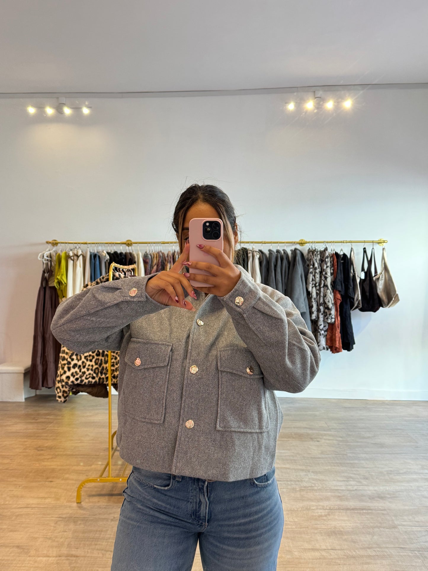 Trench Court Gris à Boutons Dorés