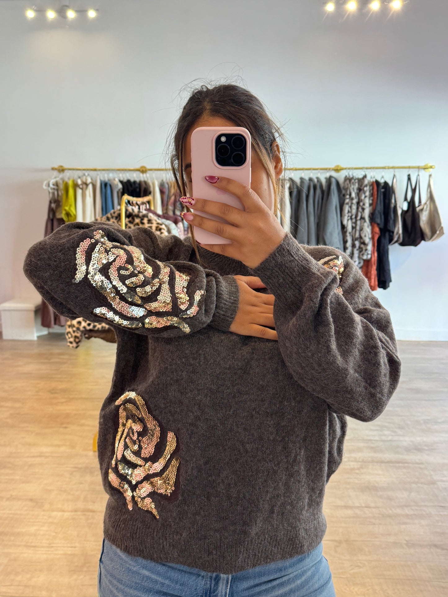 Pull Marron à Détails Pailletés Dorés