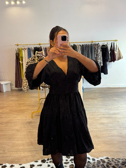 Robe Noire à Effet Brodé