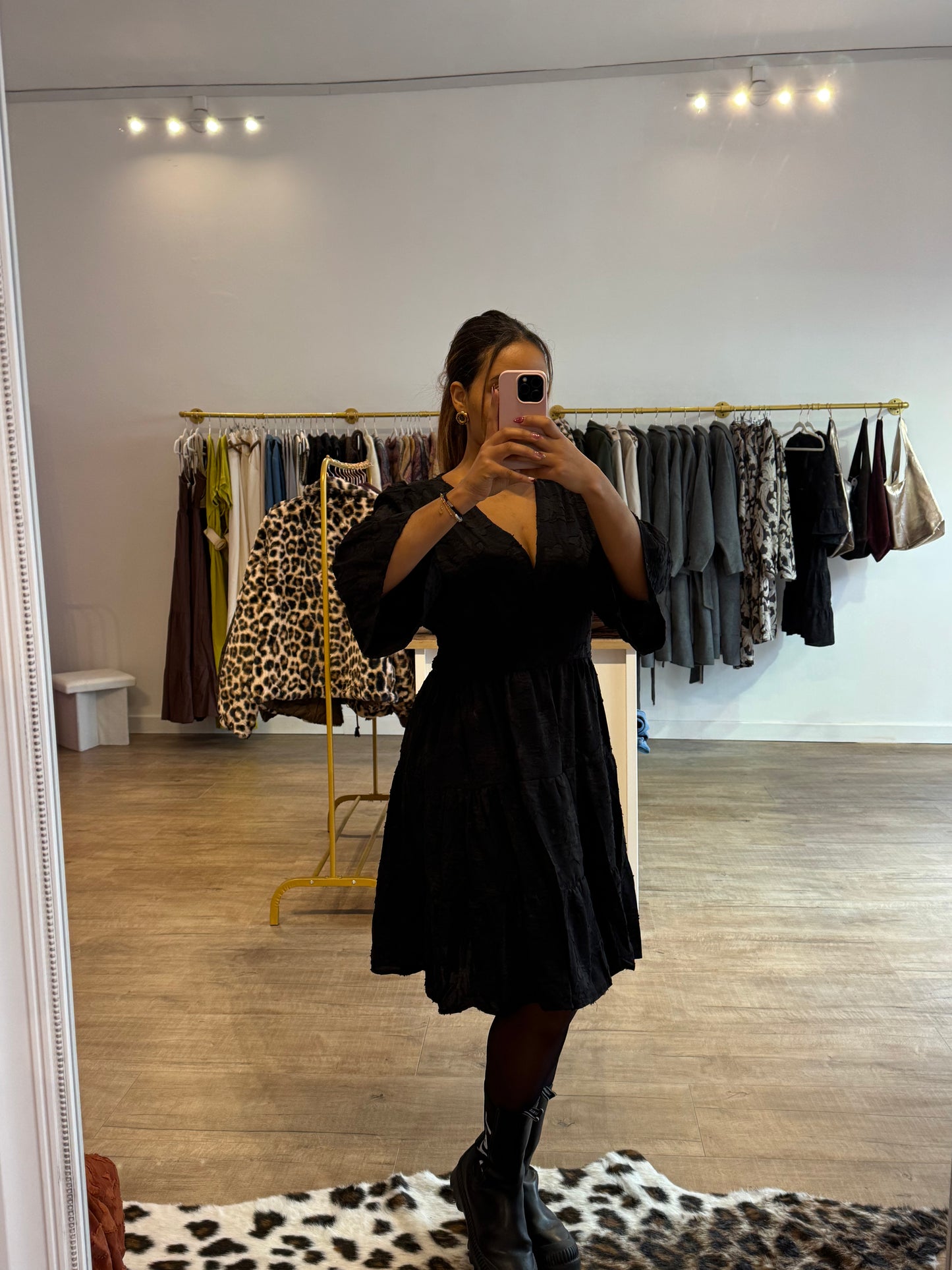 Robe Noire à Effet Brodé
