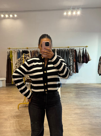 Gilet noir et blanc à rayures et boutons dorés