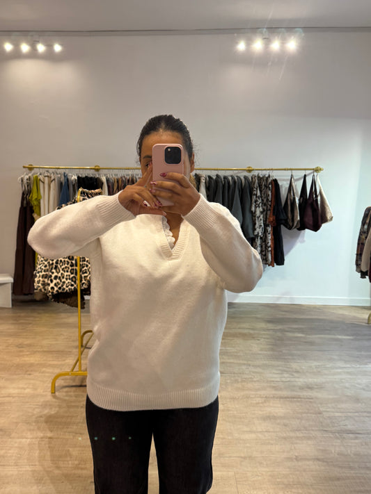 Pull blanc à col en dentelle