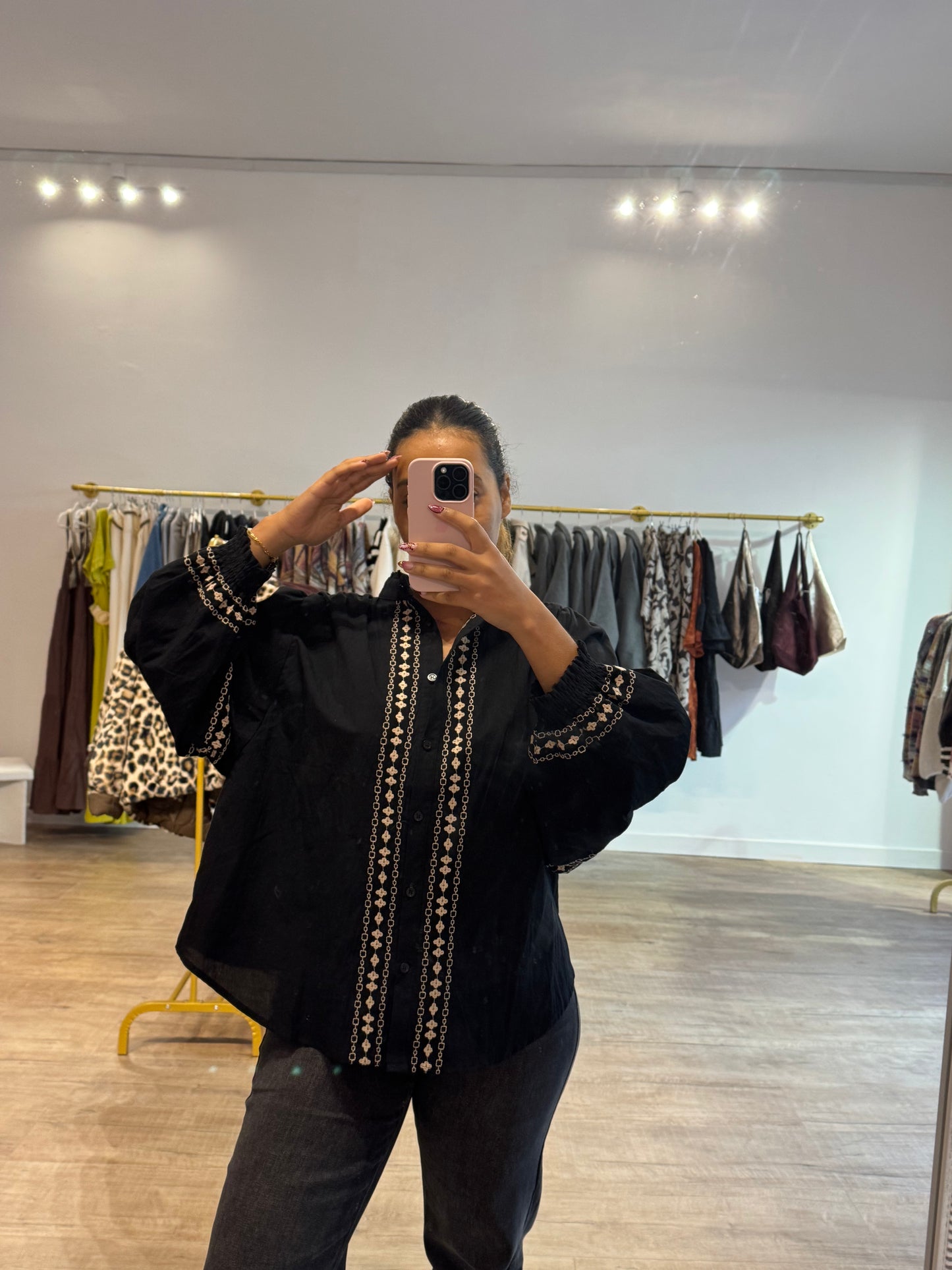 Chemisier noir bohème à motif