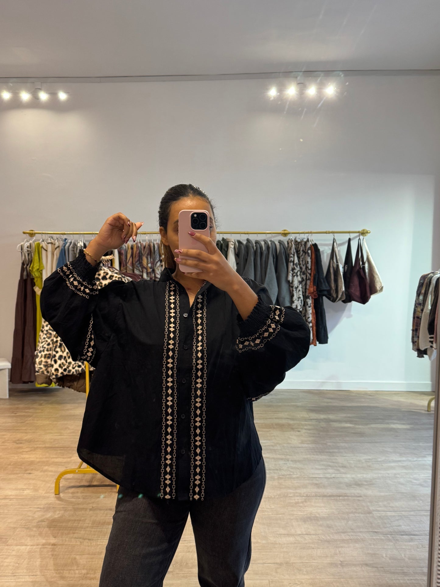 Chemisier noir bohème à motif