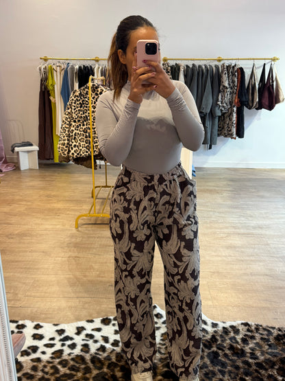 Pantalon à fleurs style bohème