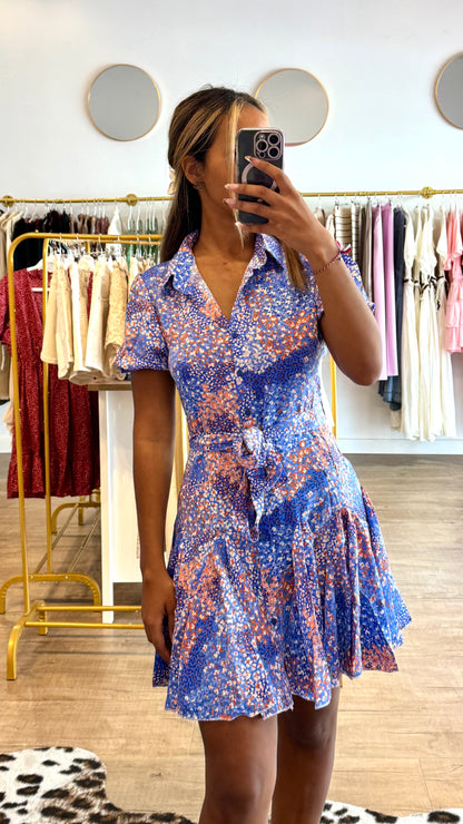 Robe bleue avec ceinture