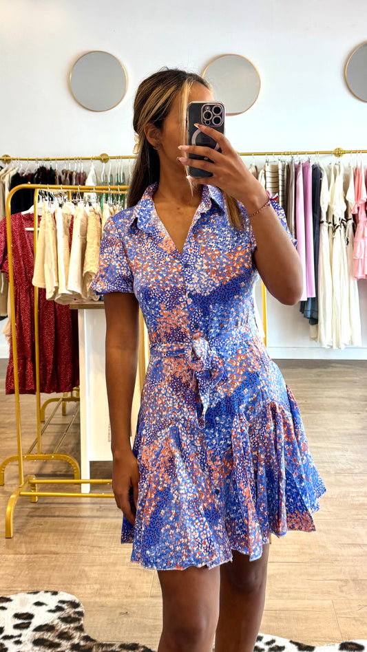Robe bleue avec ceinture