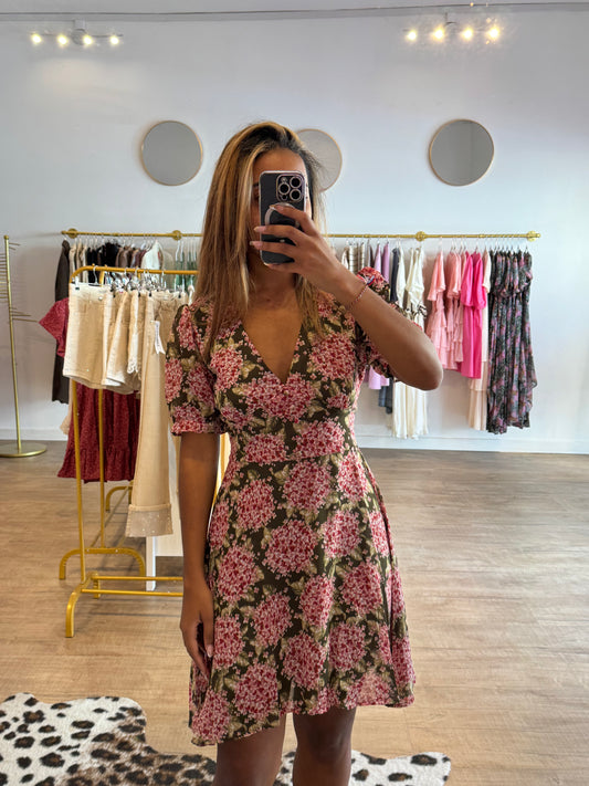 Robe verte à fleurs