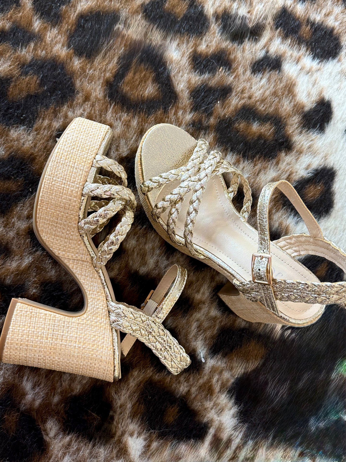 Chaussures compensées dorées