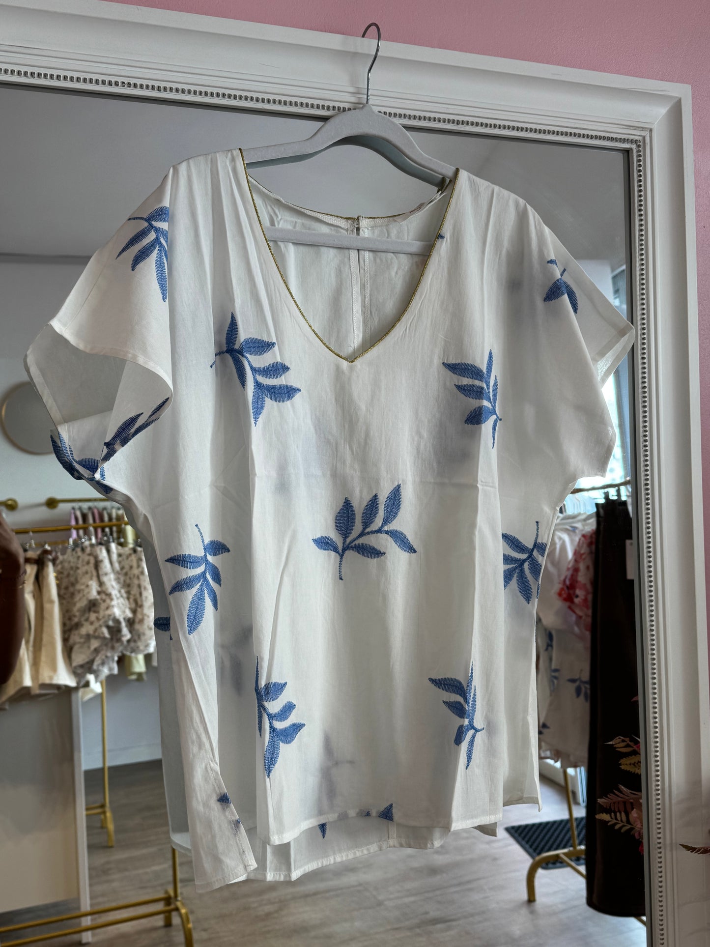 Blouse blanche à feuilles bleues - Grande Taille