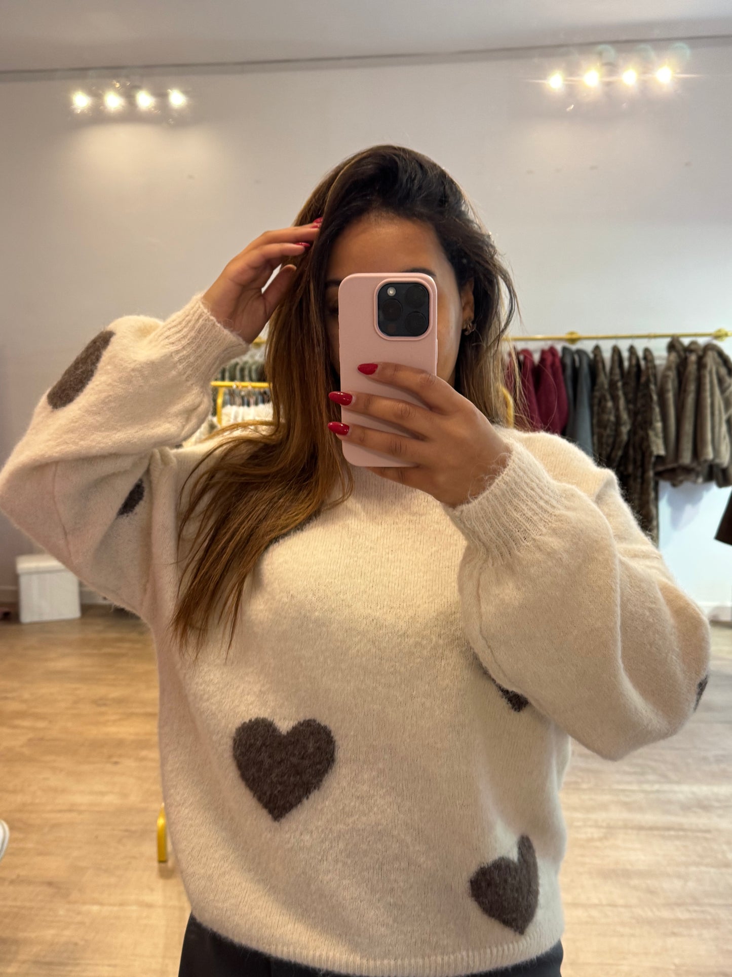 Pull Beige – Cœur marrons