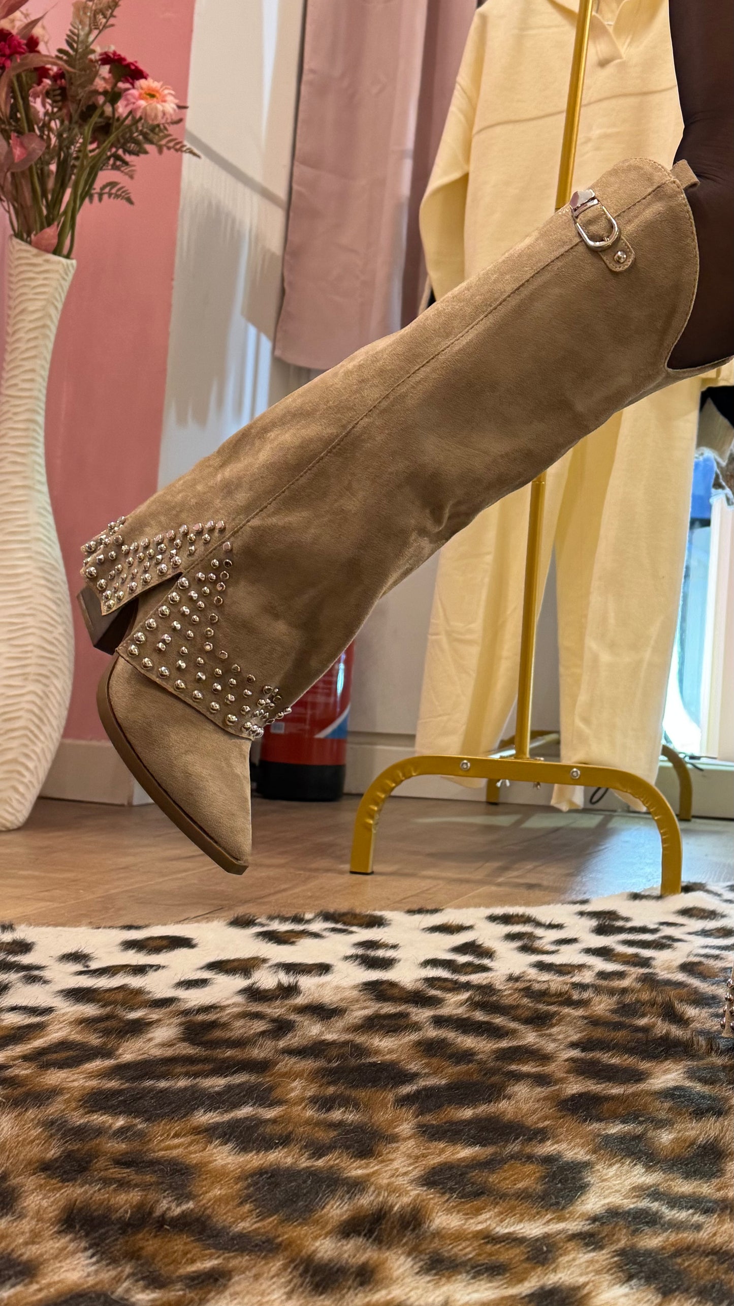 Santiagues beige à clous