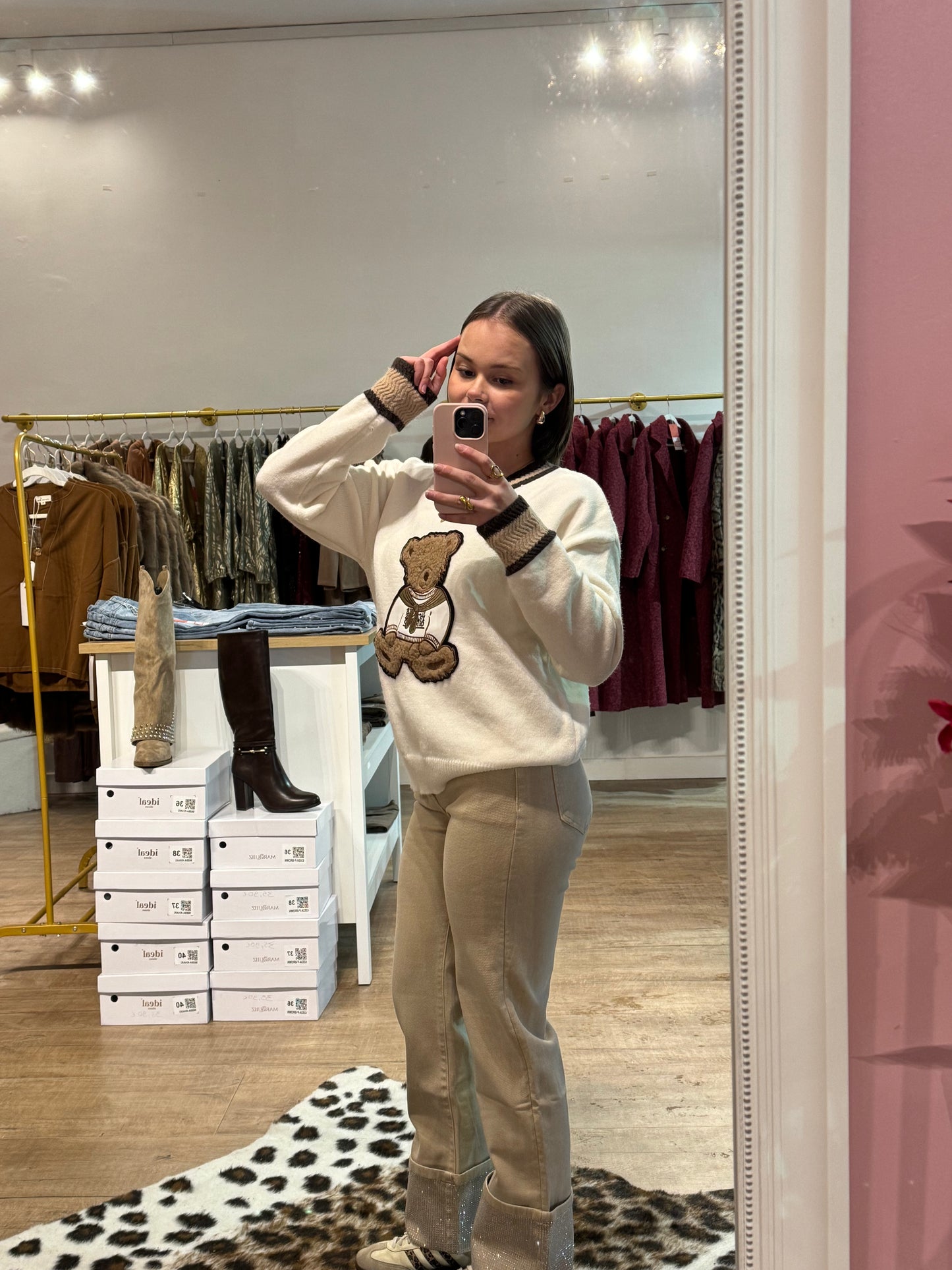 Jean beige à ourlet strassé