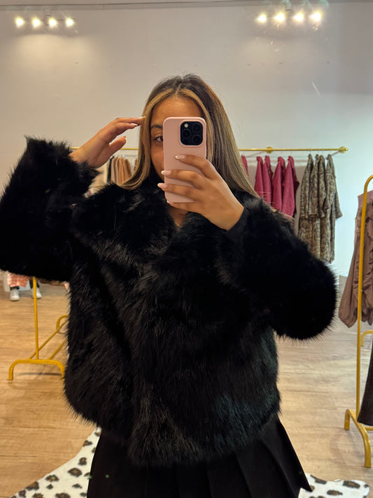 Manteau en Fausse Fourrure – Noir