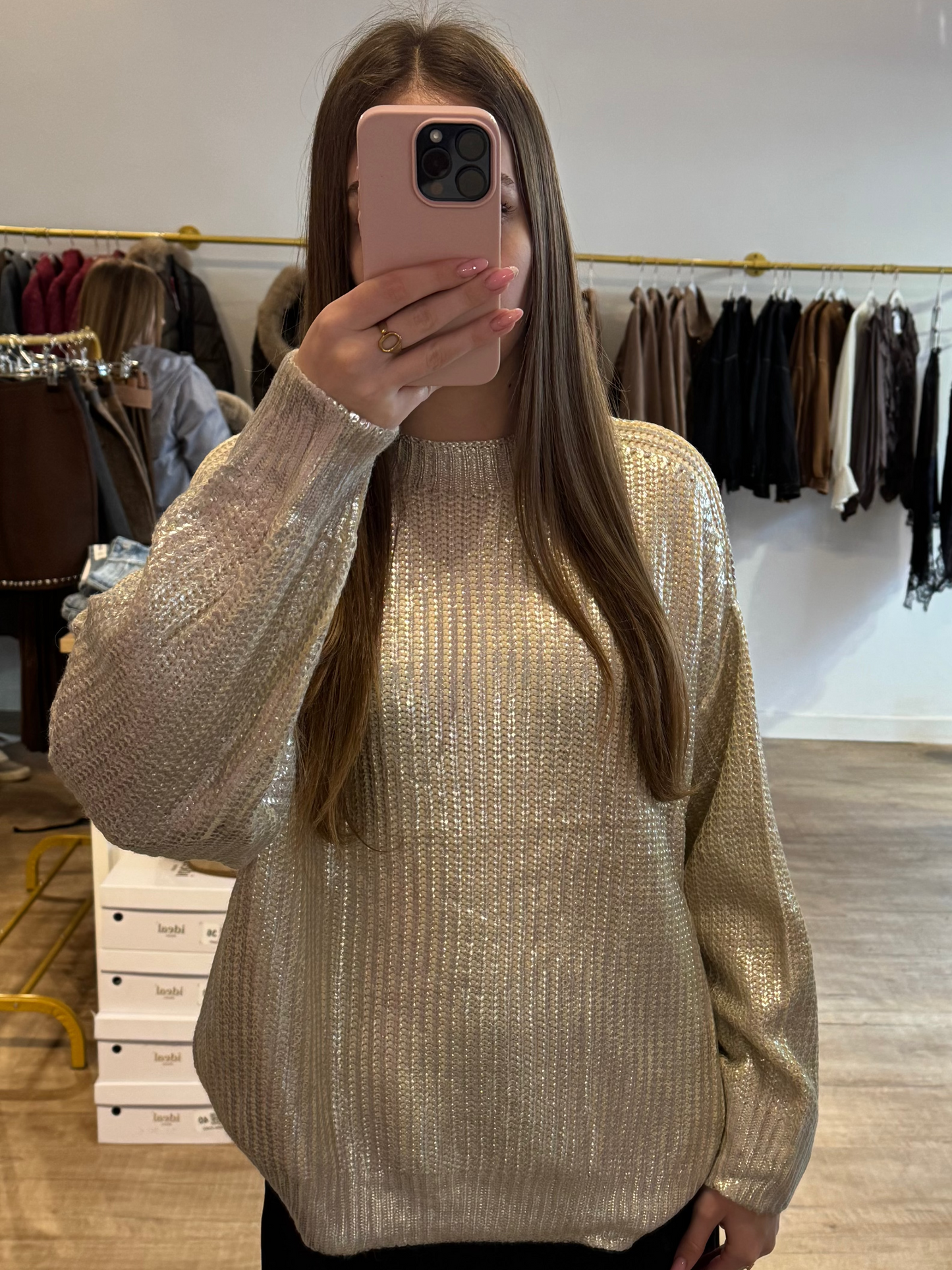 Pull beige à détails argentés & dorés
