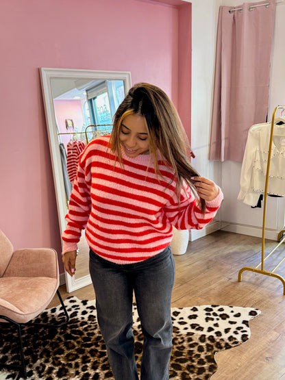 Pull rose à rayures rouges