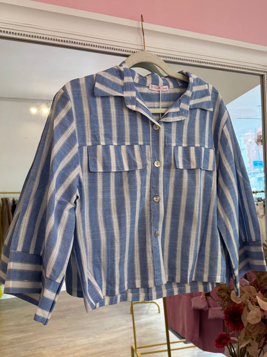 Chemisier Bleu à Rayures Blanches, Boutons Nacrés & Effet Poche